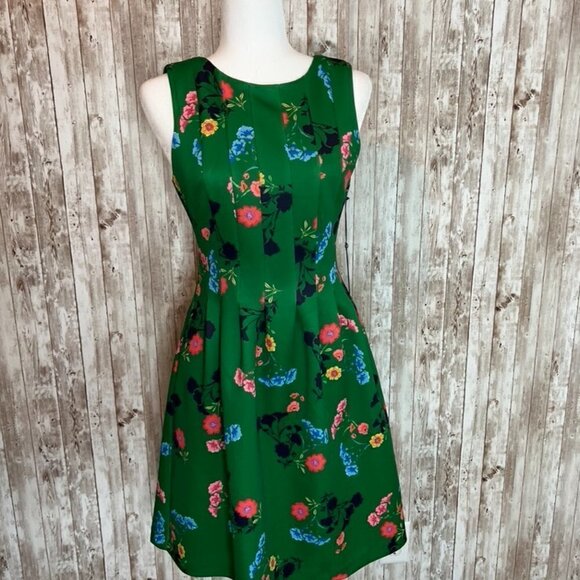 Women's NWT Vincent Camuto Sleeveless Dress size 6 - Picture 2 of 7